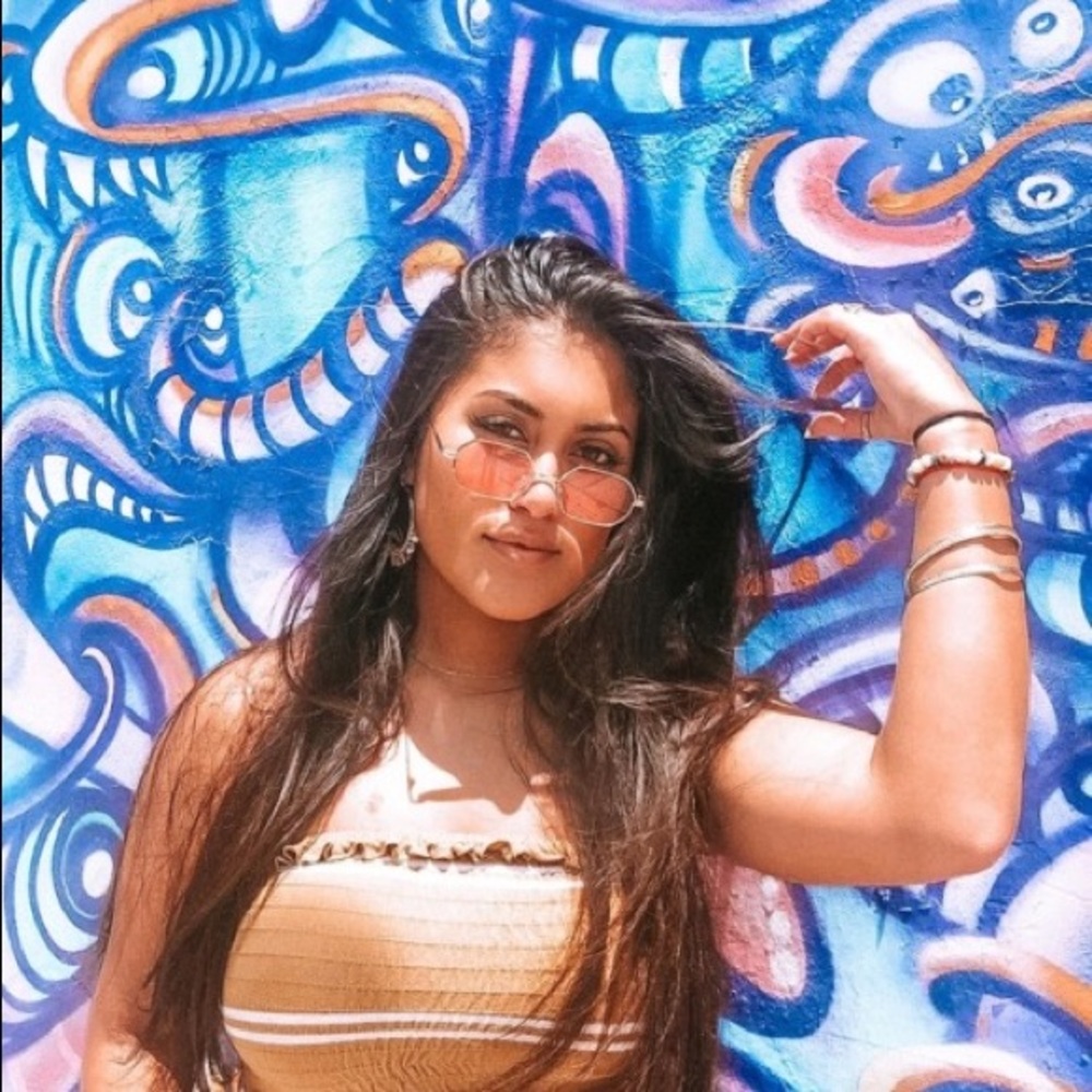 Meet your Posher, Monica